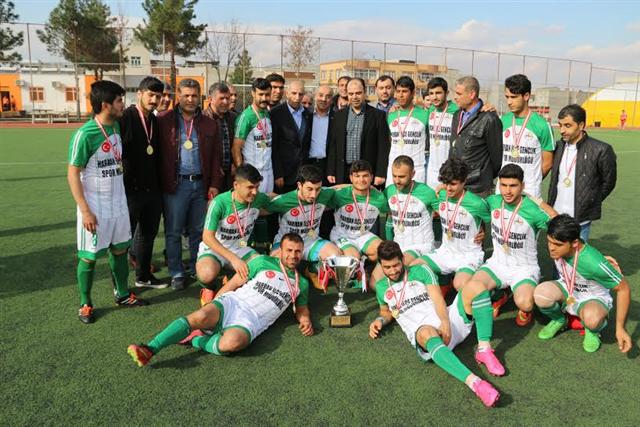 Kupalarını Başkan Çiftçi\'den aldılar(Video)